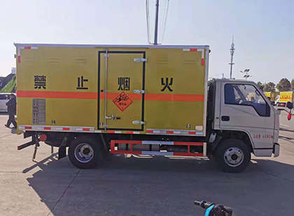 治多爆破器材运输车工人安全操作规范与智能技术保障